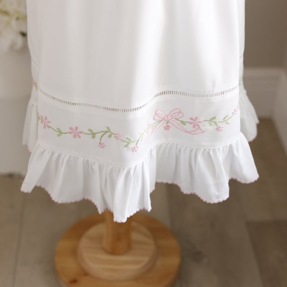 SALE- White Heirloom Dress DayGown Boutique Size 4/5 Embroidery Portrait NWT - Picture 5 of 8